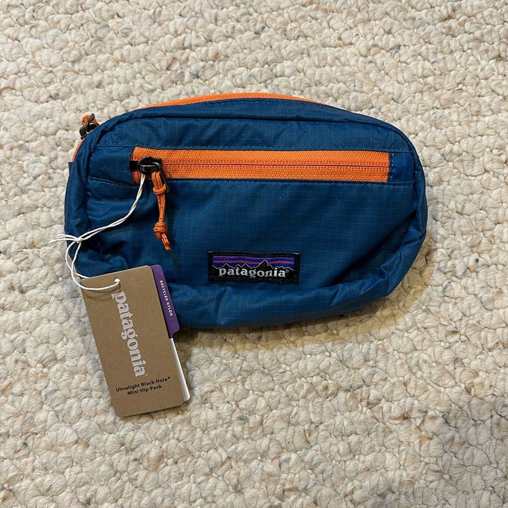 NWT! Patagonia Ultralight Black Hole Mini Hip Pack
